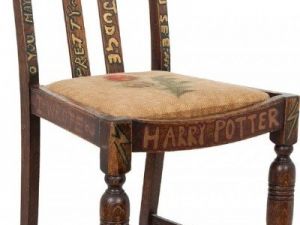 Harry Potter’ın Yazıldığı Sandalye Rekor Fiyata Satıldı