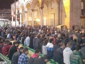 Düzce’de Regaip Kandili’nde Camiler Doldu Taştı
