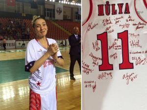 Hülya Özkan, Yakın Doğu Üniversitesi’ne Veda Etti
