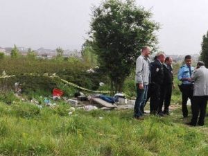 Cesedi Boş Arazide Bulundu