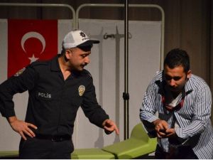 Kansere Tiyatroyla Dikkat Çektiler