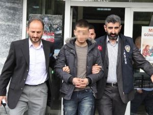 Polisten Kaçan Araçta Tabanca Ve Tüfek Ele Geçirildi
