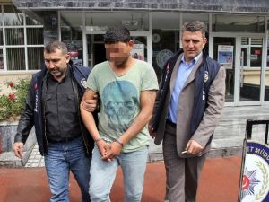Kemerin Tokasıyla Darp Edip Telefonu Gasp Etti