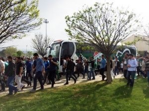 Bursaspor İstanbul’a Meşalelerle Uğurlandı