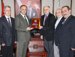 Esnaftan Rize Valisine Plaket