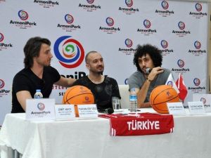 Tutku Açık, Sahalara Dönüyor