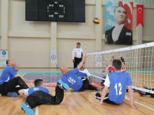Oturarak Voleybol Ligi Müsabakaları Başladı