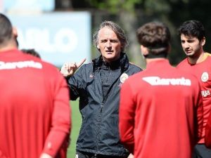 Galatasaray’da Fenerbahçe Derbisinin Hazırlıkları Sürüyor