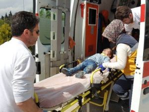 Otomobilin Çaptığı Çocuk Hastanelik Oldu