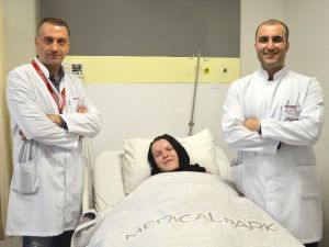 Dünyada 40 Hastanın Yakalandığı Kanseri Karnındaki Bebeğiyle Birlikte Yendi