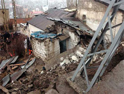 Erzurum'da ev çöktü: 2 ölü, 4 yaralı