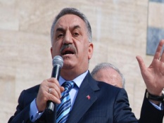 Bakan Yazıcı Pazar'da