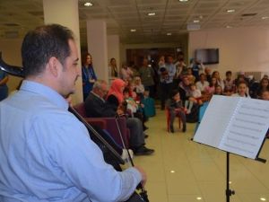 Çocuk Hastalara Hastanede Senfoni Konseri
