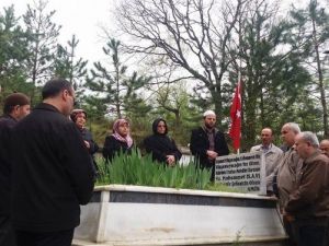 Alaçamlı Şehit Kabri Başında Dualarla Anıldı