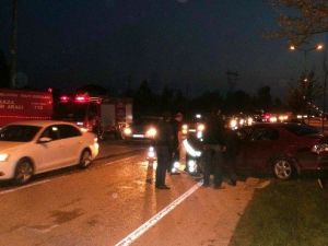 Emniyet Şeridindeki Araca Otomobil Çarptı: 5 Yaralı