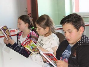 Öğrencilere ’Kitap Okuma Alışkanlığı’ Aşılanıyor