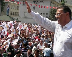 MESUT YILMAZ RİZEYE GELİYOR