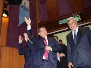 Başbakan Davutoğlu, Kocaeli’de Gençlik Çalıştayı’na Katıldı