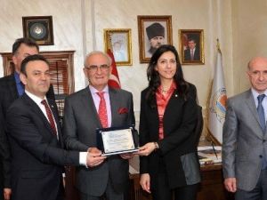 Başkan Yılmaz’a 40.yıl Plaketi