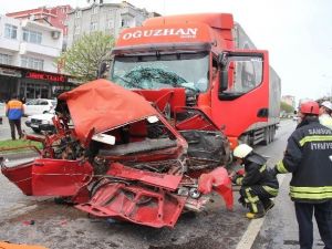 Otomobil İki Tır’ın Arasında Preslendi: 1 Ölü