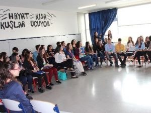 Liseli Genç Eleştirmenler Sempozyumu Başladı