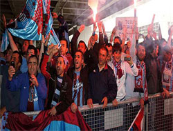 Trabzonspor Taraftarları Sadri Şener'i İstifaya Çağırdı