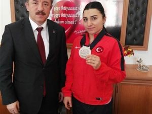 Milli Halterci Acartürk: