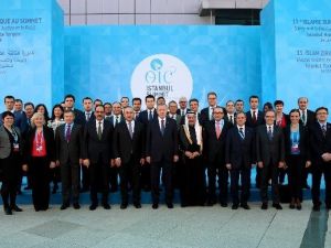 Cumhurbaşkanı Erdoğan Zirve Çalışanlarıyla Hatıra Fotoğrafı Çektirdi