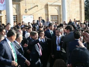 Başbakan Davutoğlu, Ak Parti Düzce İl Başkanlığı’nı Ziyaret Etti