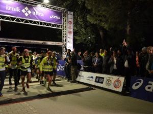 İznik Ultra Maratonu’nun Startı Gece Yarısı Verildi