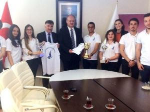 İkçü Şampiyonluğa Yelken Açtı