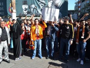 Galatasaraylı Taraftarlardan İstifa Çağrısı