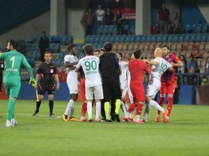 Maç Sonu Saha Savaş Alanına Döndü