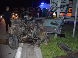 İkiye Ayrılan Otomobilden Burunları Kanamadan Çıktılar