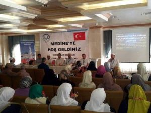 Medine’de Kutlu Doğum Coşkusu