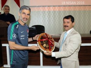 Milli Takımlar Kaleci Departmanı Sorumlusu Boğuşlu Malatya’da Seminer Verdi