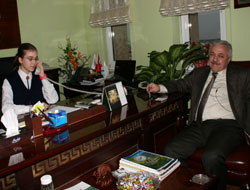 Çelik Koltuğu Küçük'e Devretti