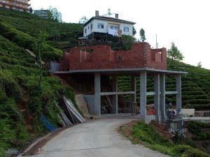 Rize’de Bir İlginç Yapı Daha Yükseliyor