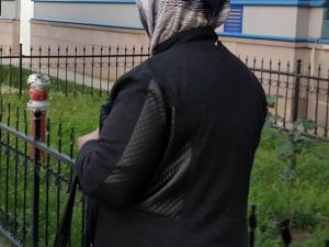 Çaldığı Nevresimleri Pazarda Tezgah Açıp Satmış