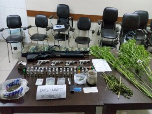 Emniyet, Kaçak Suçluyu Yeni Suç Unsurlarıyla Birlikte Yakaladı