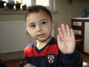 Doğduktan Bir Ay Sonra Cinsiyeti Belirlenebilen Çocuk Ameliyat İçin Destek Bekliyor