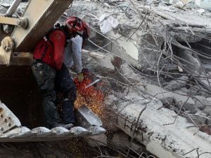 Ekvador Depreminde Ölü Sayısı 507