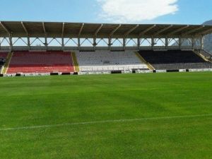 Manisa 19 Mayıs Stadyumu’nda Zemin Sorunu Çözüldü