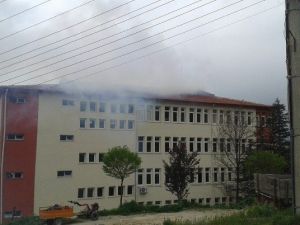 Keles’te Dumandan Göz Gözü Görmüyor