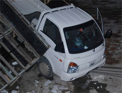 Kamyon Temel'in Üstüne Düştü! 2 Yaralı