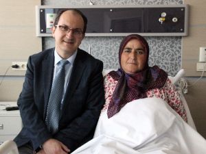 Omurilik Tümürü Olan Kadın Felç Kalmaktan Kurtuldu
