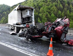Bolu dağı tünel çıkışında iki TIR çarpıştı