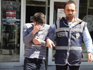 Çaldıkları Altın Bileziği Satıp Parasını Paylaştılar