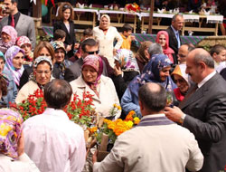 Rize'de Anneler İçin 5 Bin Çiçek