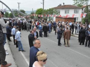 Mhp Genel Başkan Adayı Meral Akşener Partilileri Selamladı